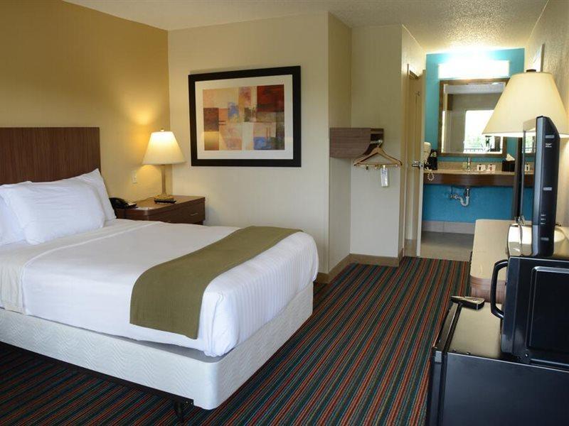 Baymont By Wyndham Nashville Airport Екстериор снимка