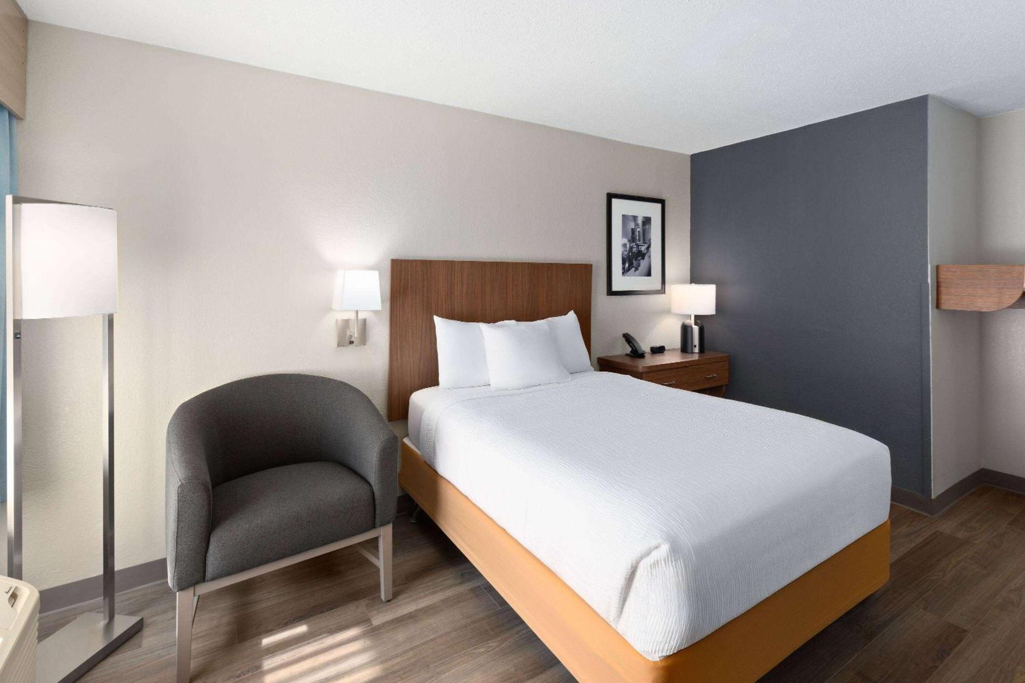 Baymont By Wyndham Nashville Airport Екстериор снимка