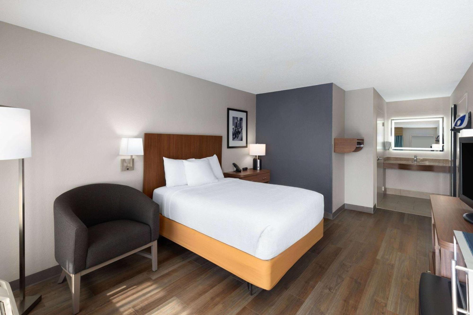 Baymont By Wyndham Nashville Airport Екстериор снимка