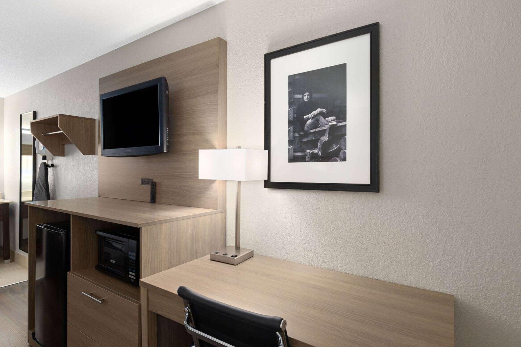 Baymont By Wyndham Nashville Airport Екстериор снимка