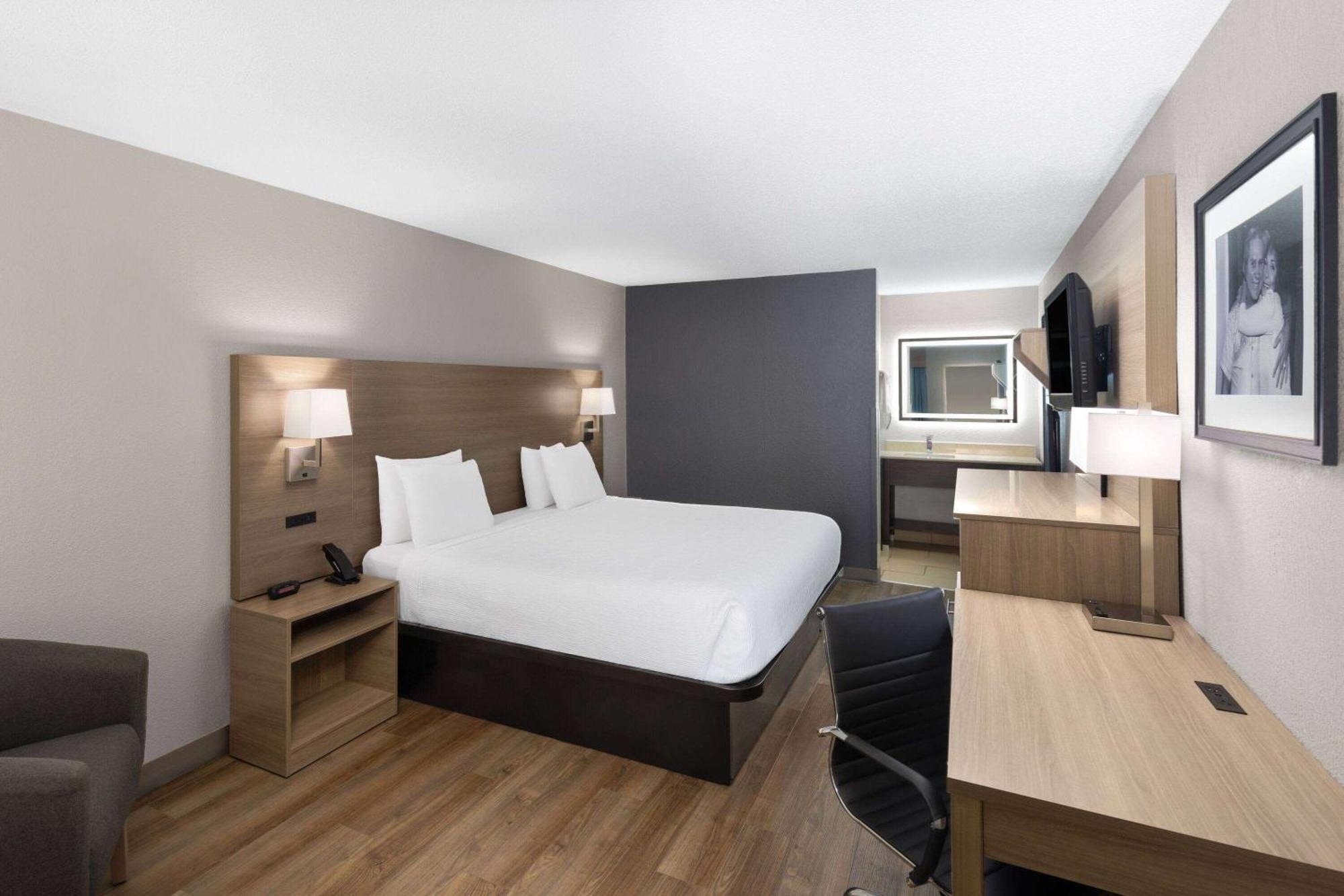 Baymont By Wyndham Nashville Airport Екстериор снимка
