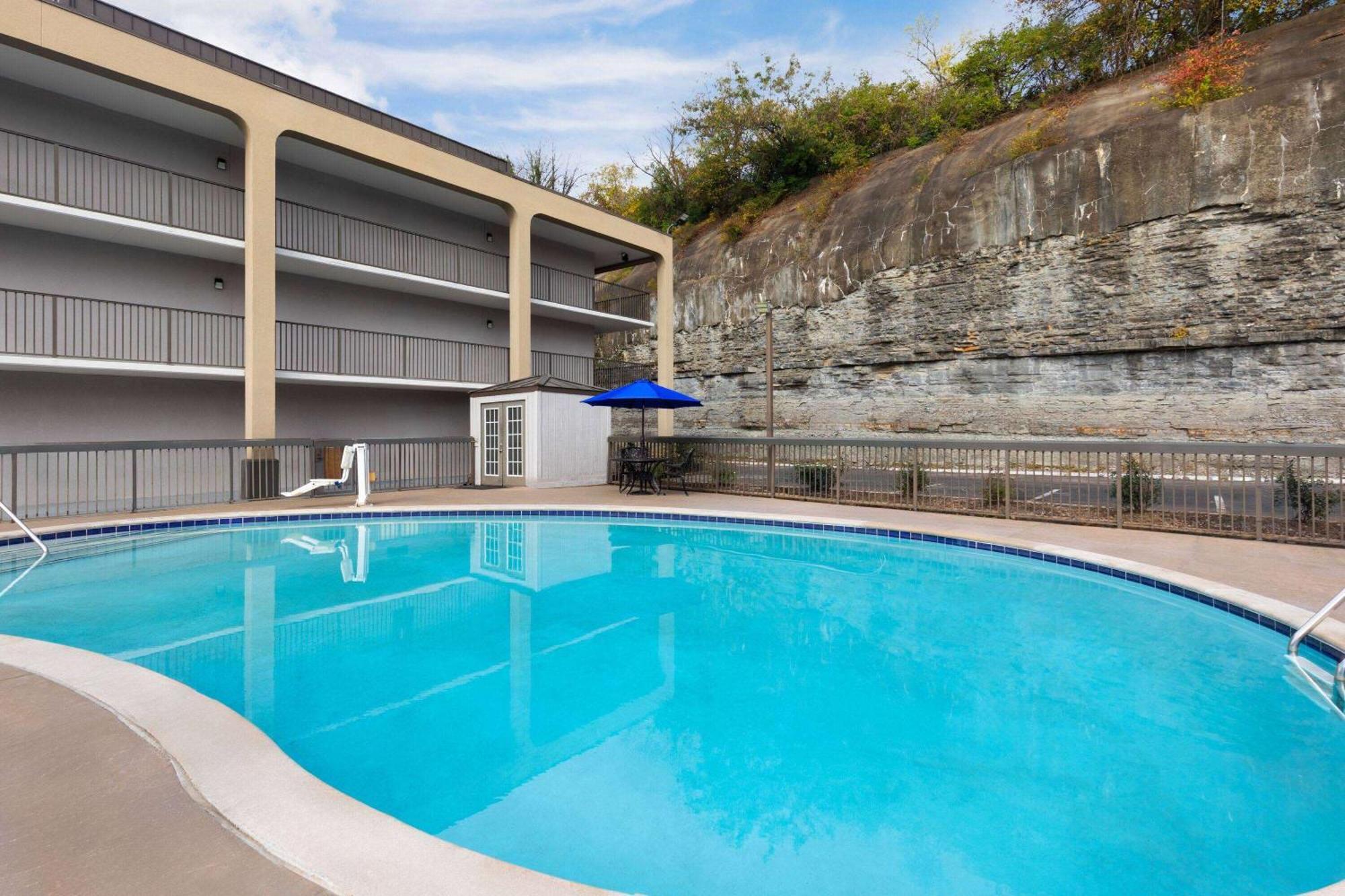 Baymont By Wyndham Nashville Airport Екстериор снимка
