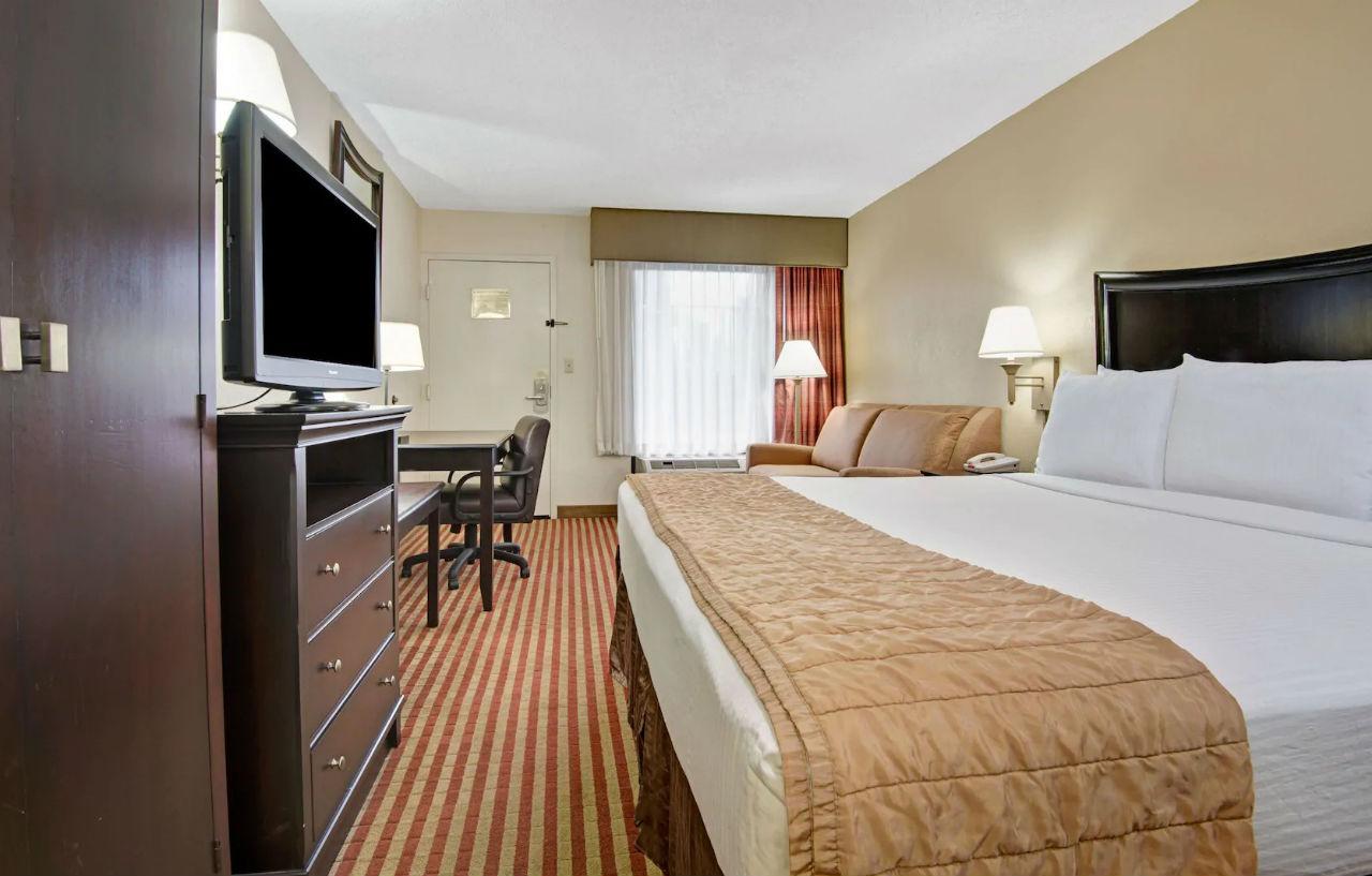 Baymont By Wyndham Nashville Airport Екстериор снимка